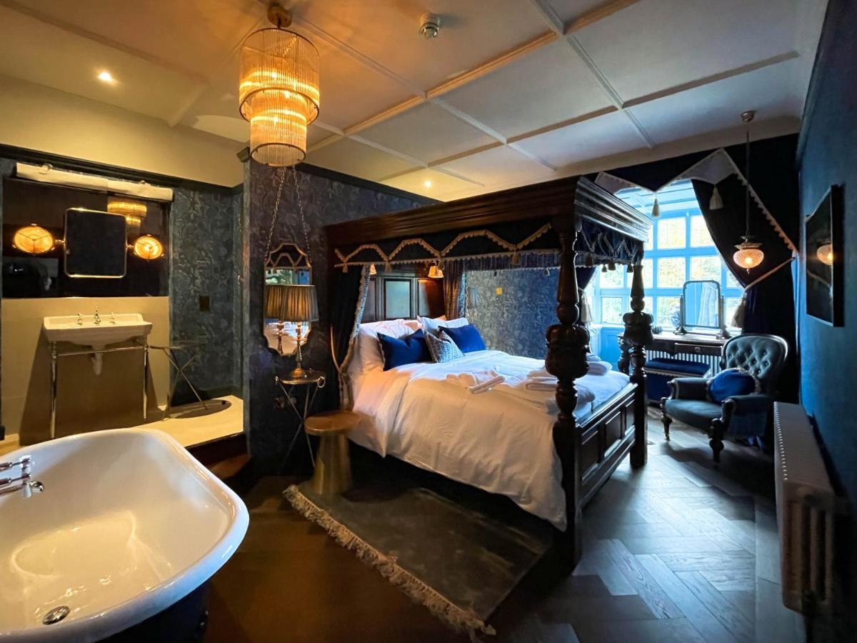 Junior Suite with Garden View