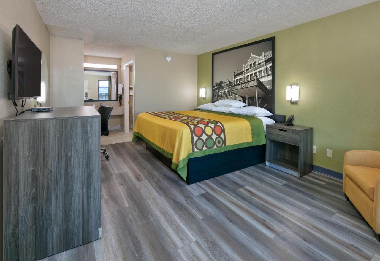 King Room - Mobility Access/Non-Smoking