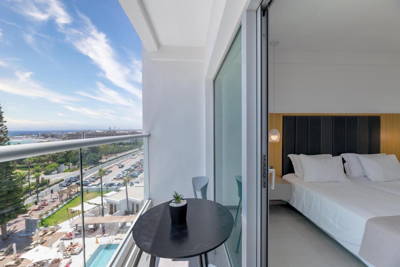 Double or Twin Room Sea View