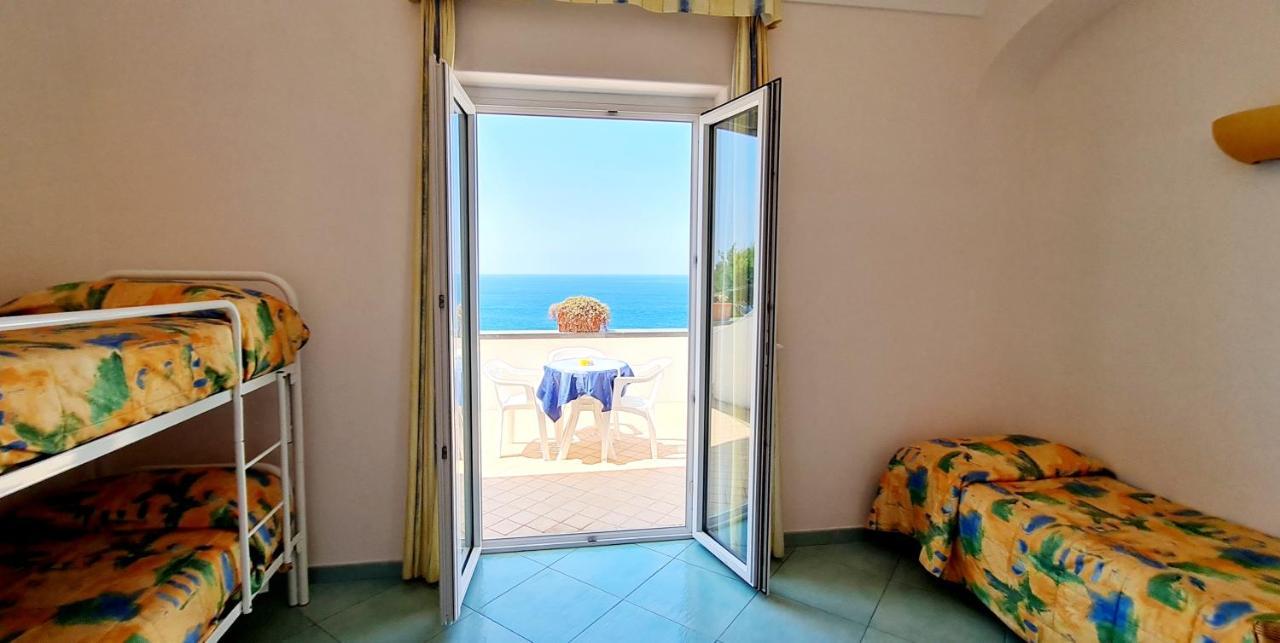 Standard Quadruple Room with Sea View