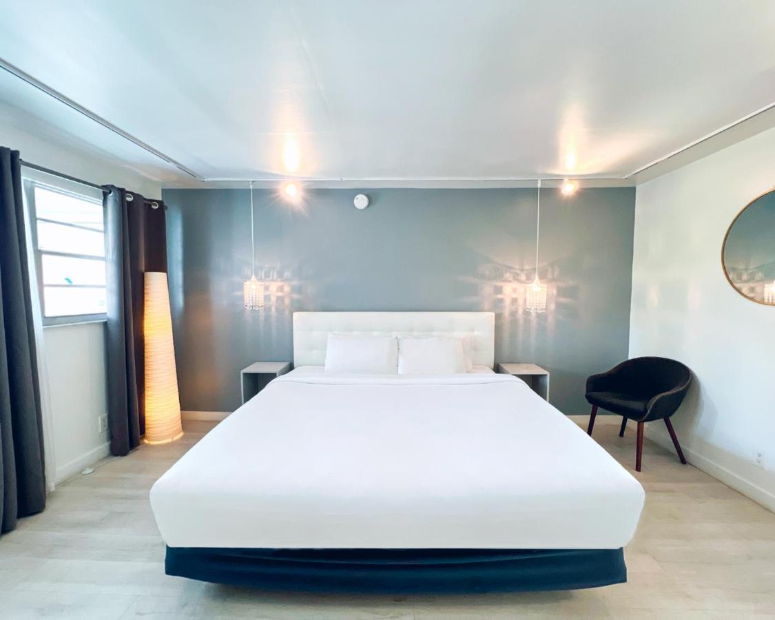 Studio Lit King-Size