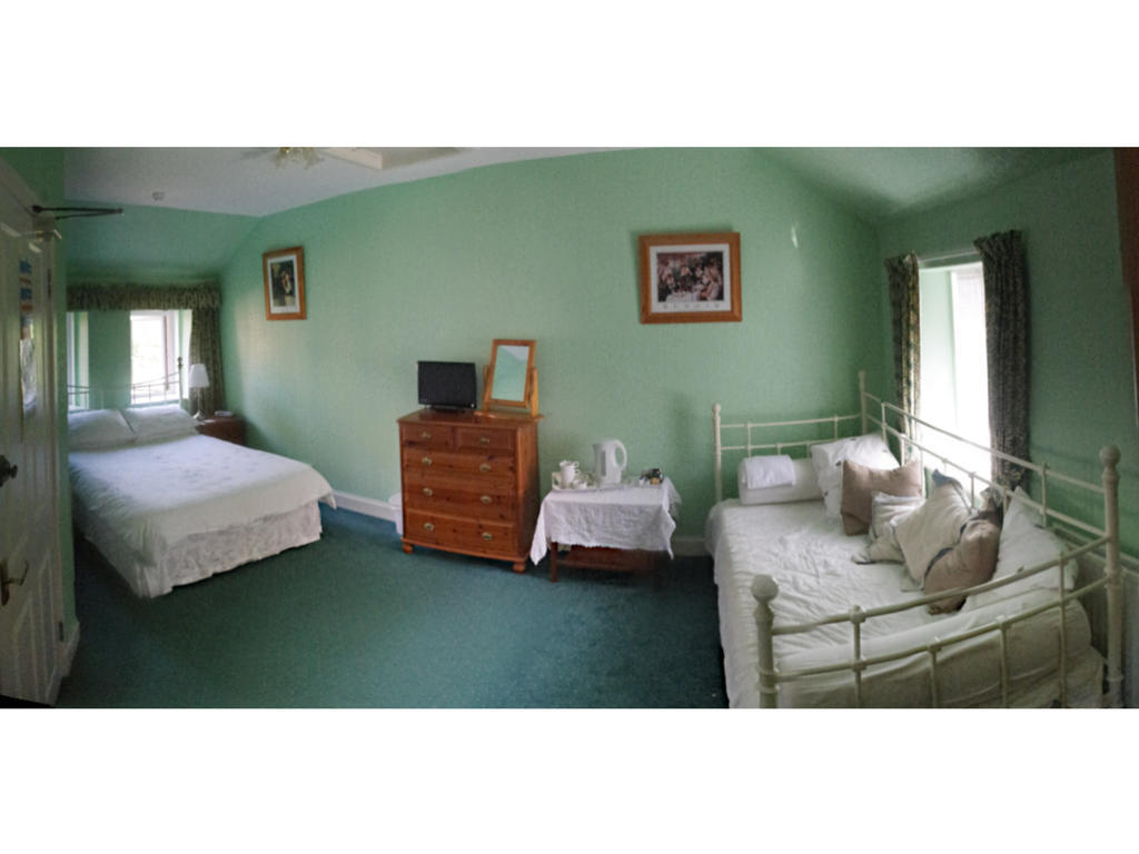 Family Room (2 Adults + 2 Children)