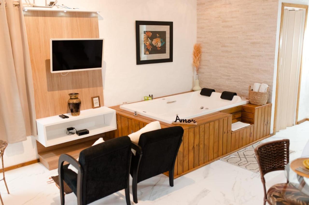 Estudio con bañera de hidromasaje