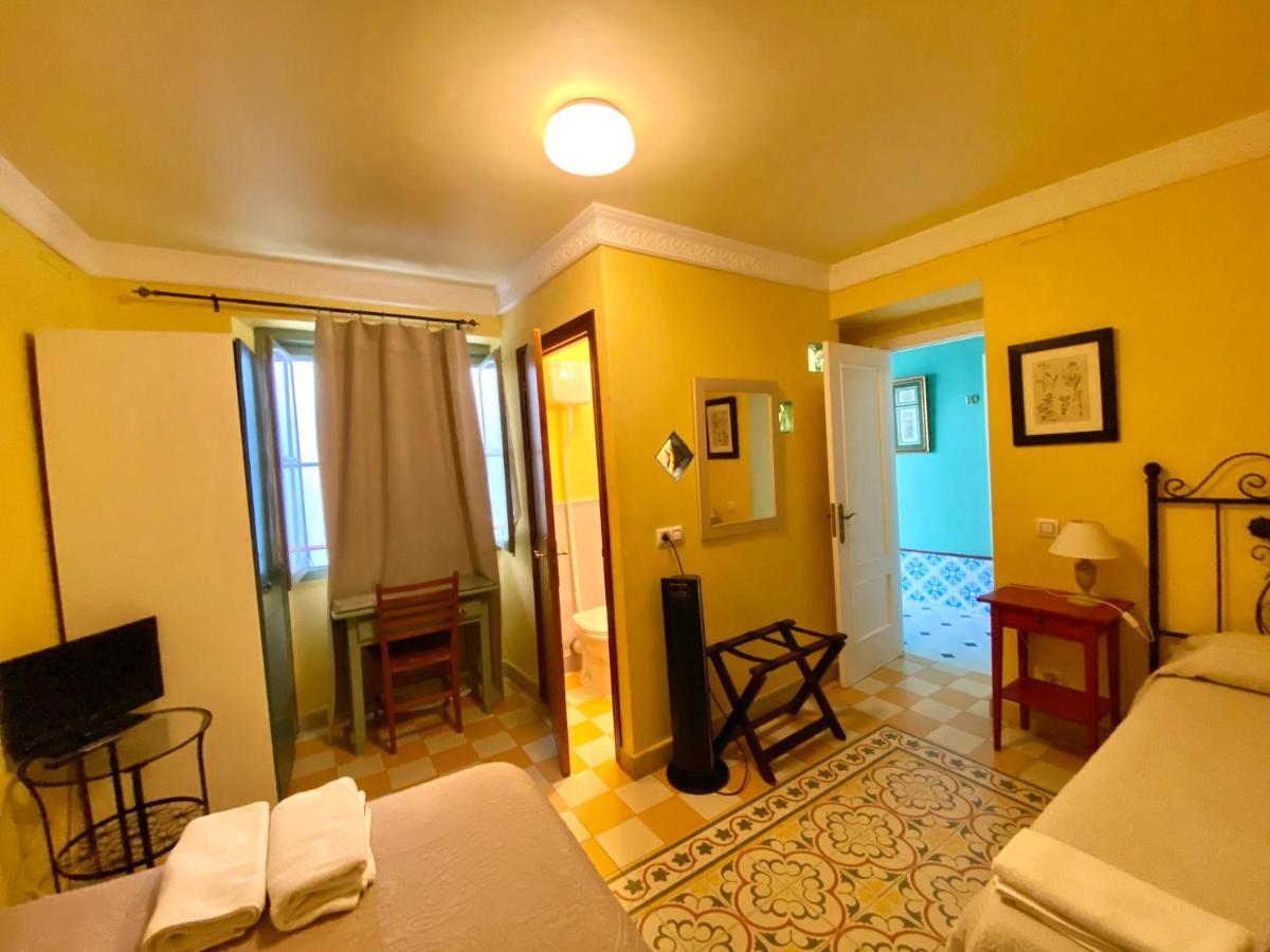 Triple Room with Private Bathroom