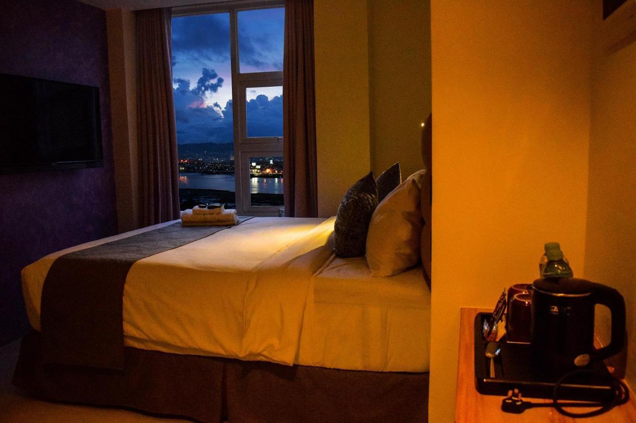 Premier Deluxe Queen Room with Free Airport Transfer