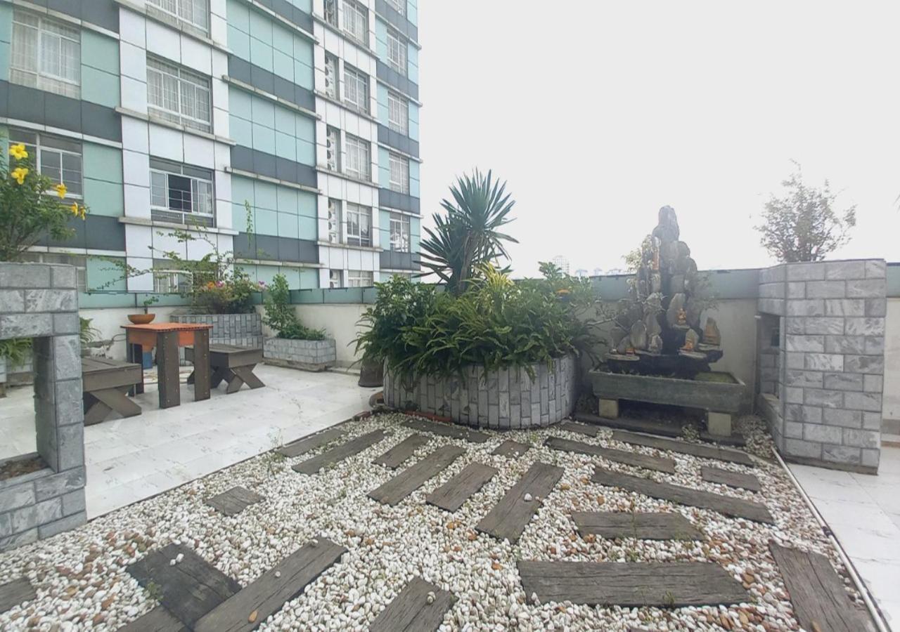 Apartment with Garden View