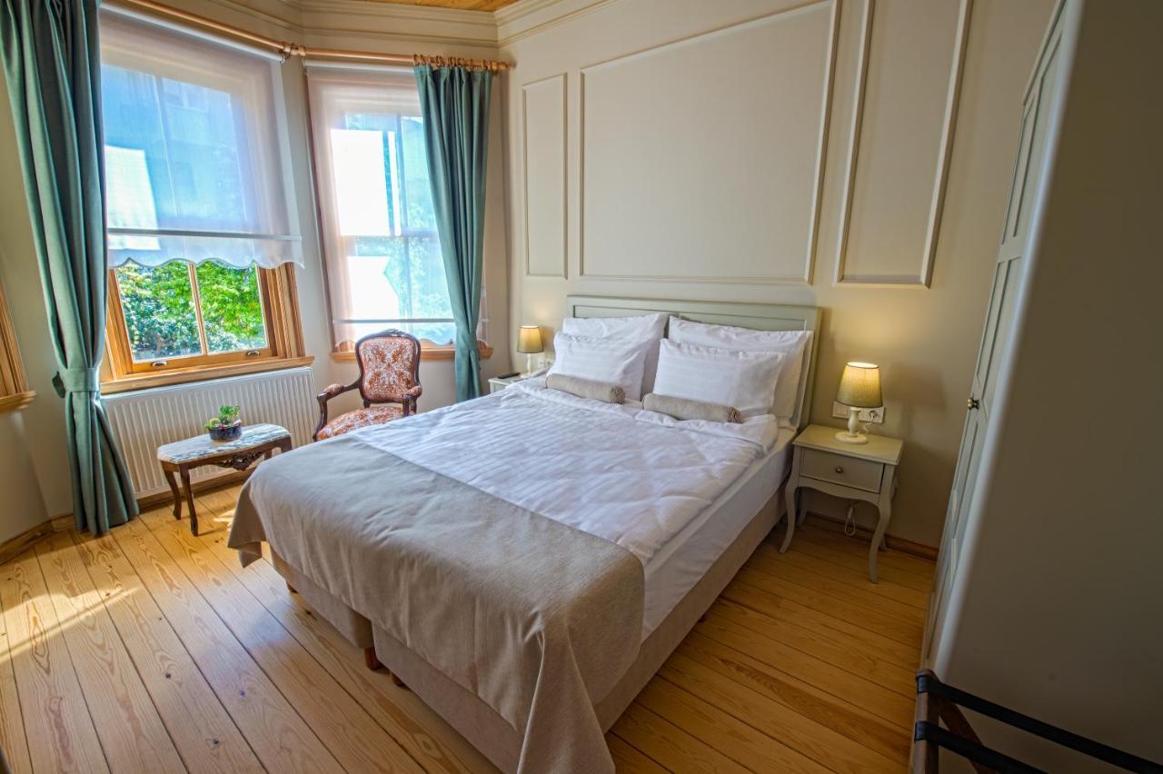 Large Double Room,1296926638:JPEG