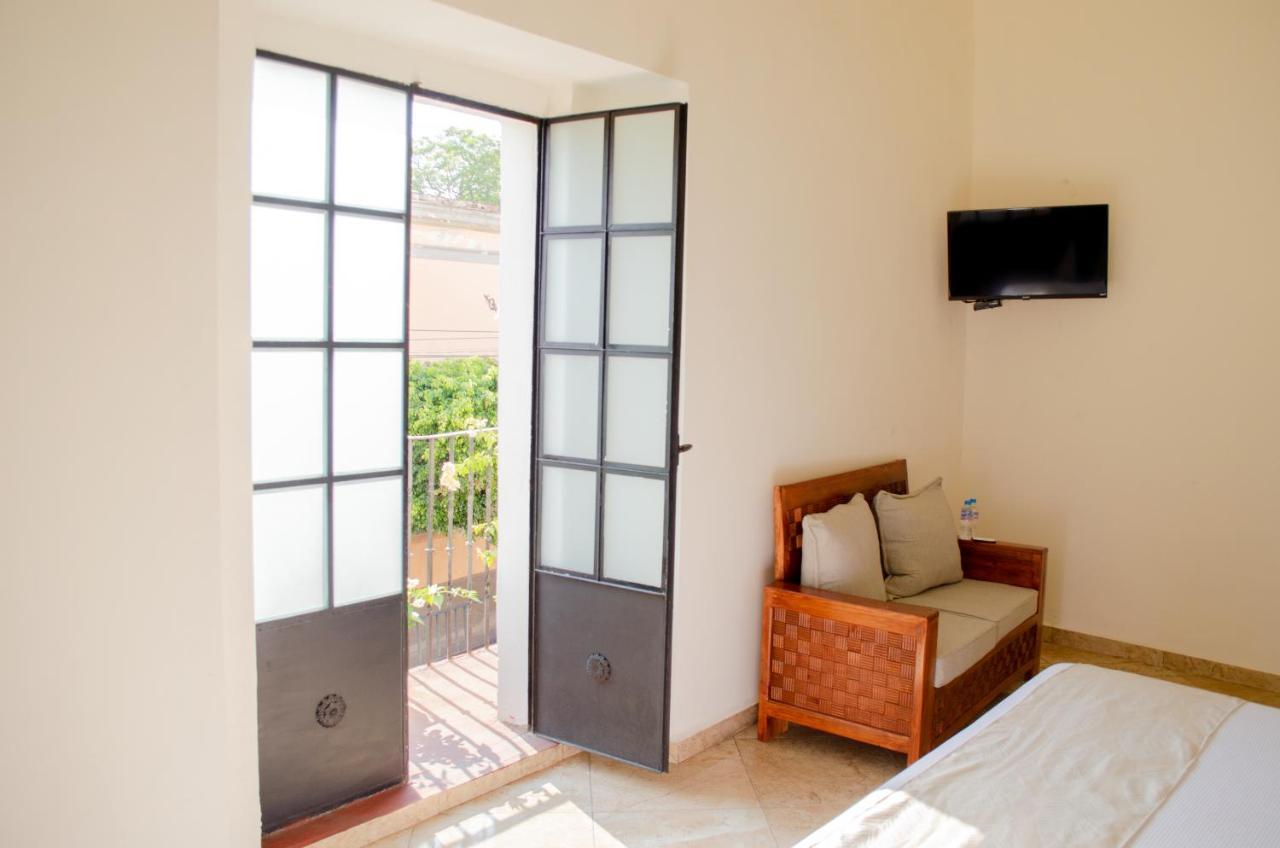 Standard Queen Room