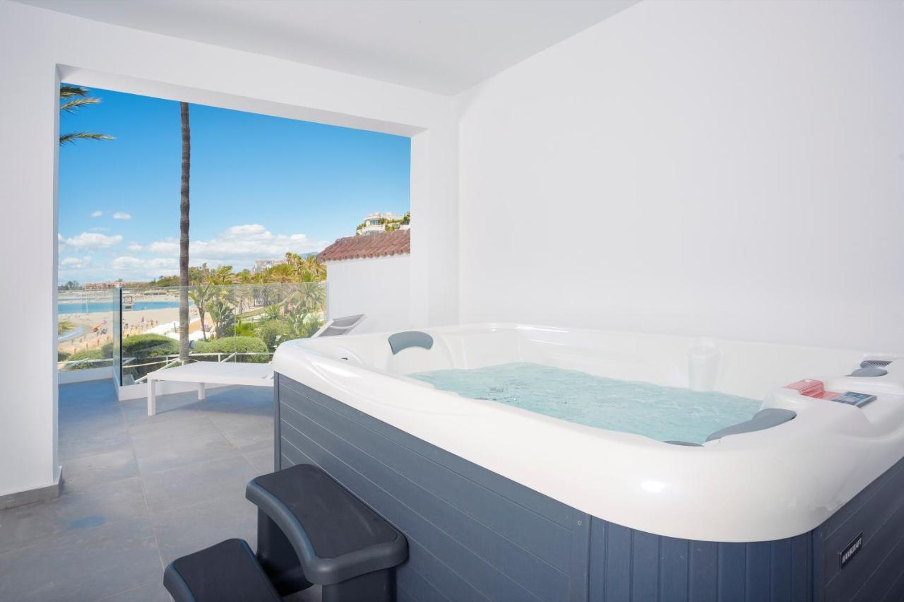 Deluxe Three-Bedroom Apartment Sea View Hot Tub