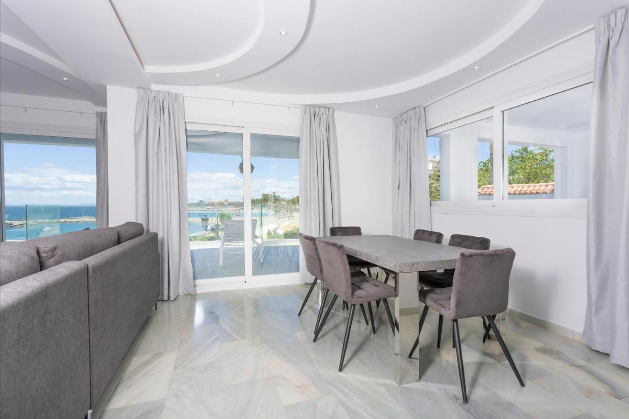 Deluxe Three-Bedroom Apartment Sea View
