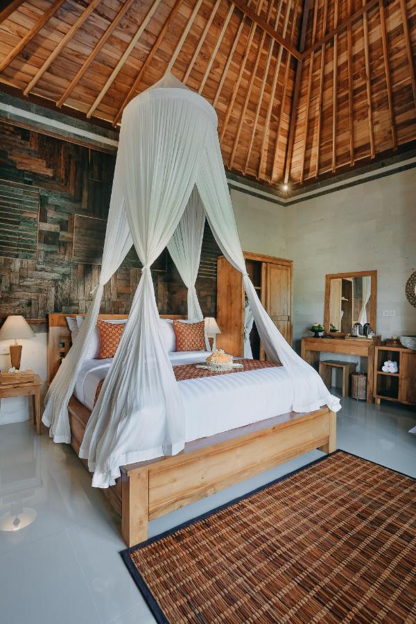 Deluxe Room (2 Adults + 1 Child)