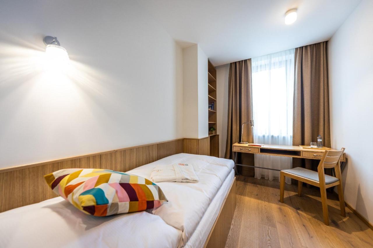 Single Room with Shared Bathroom,1396638758:JPEG