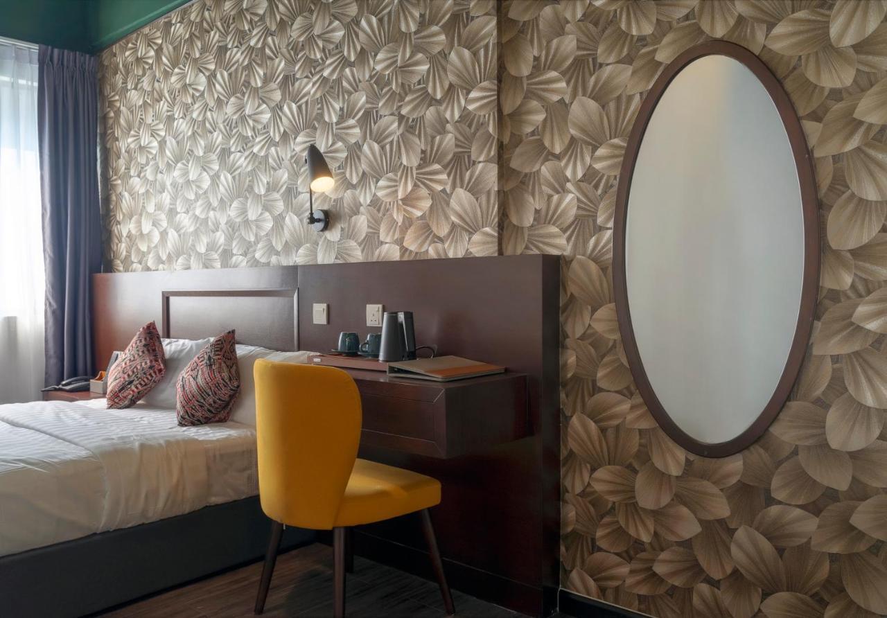 Deluxe Queen Room with Entertainment Channels