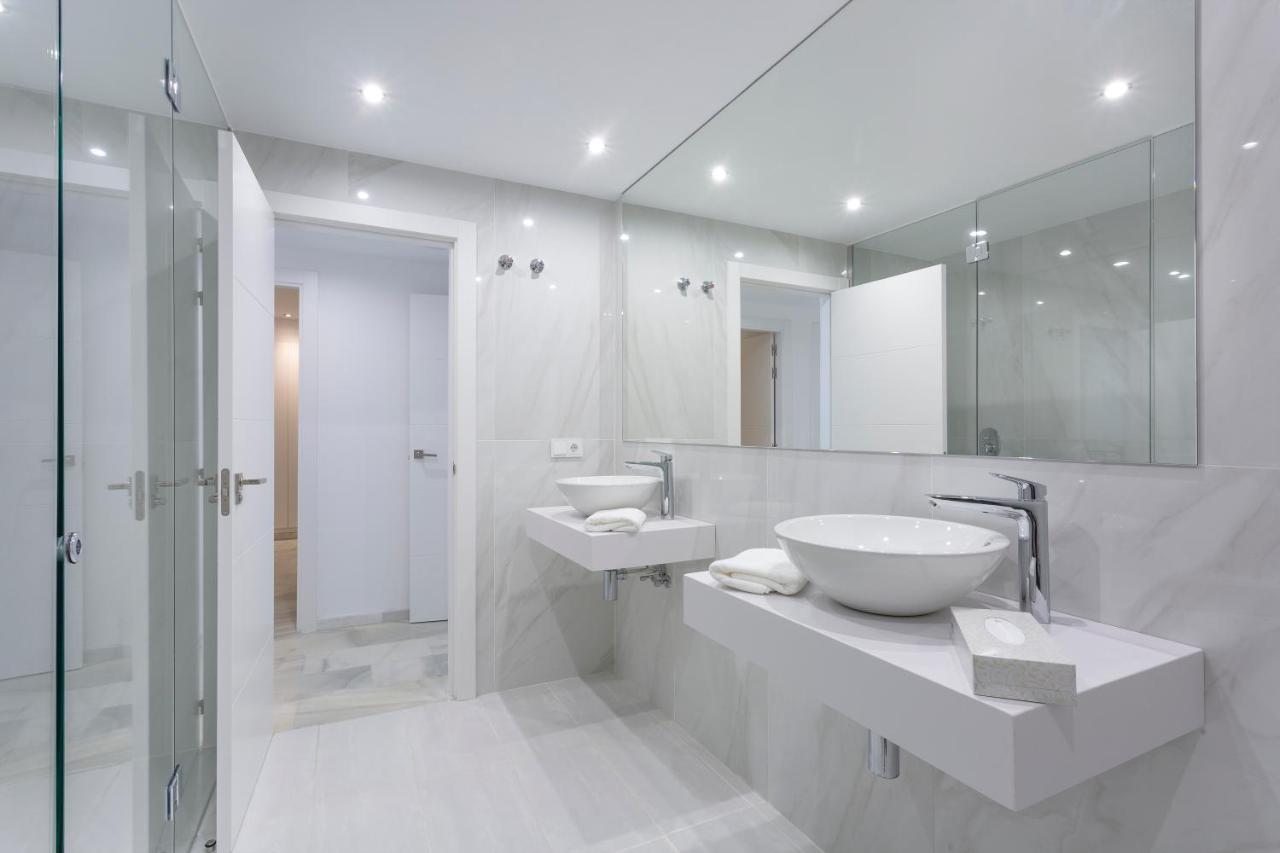 Three-Bedroom Deluxe Apartment