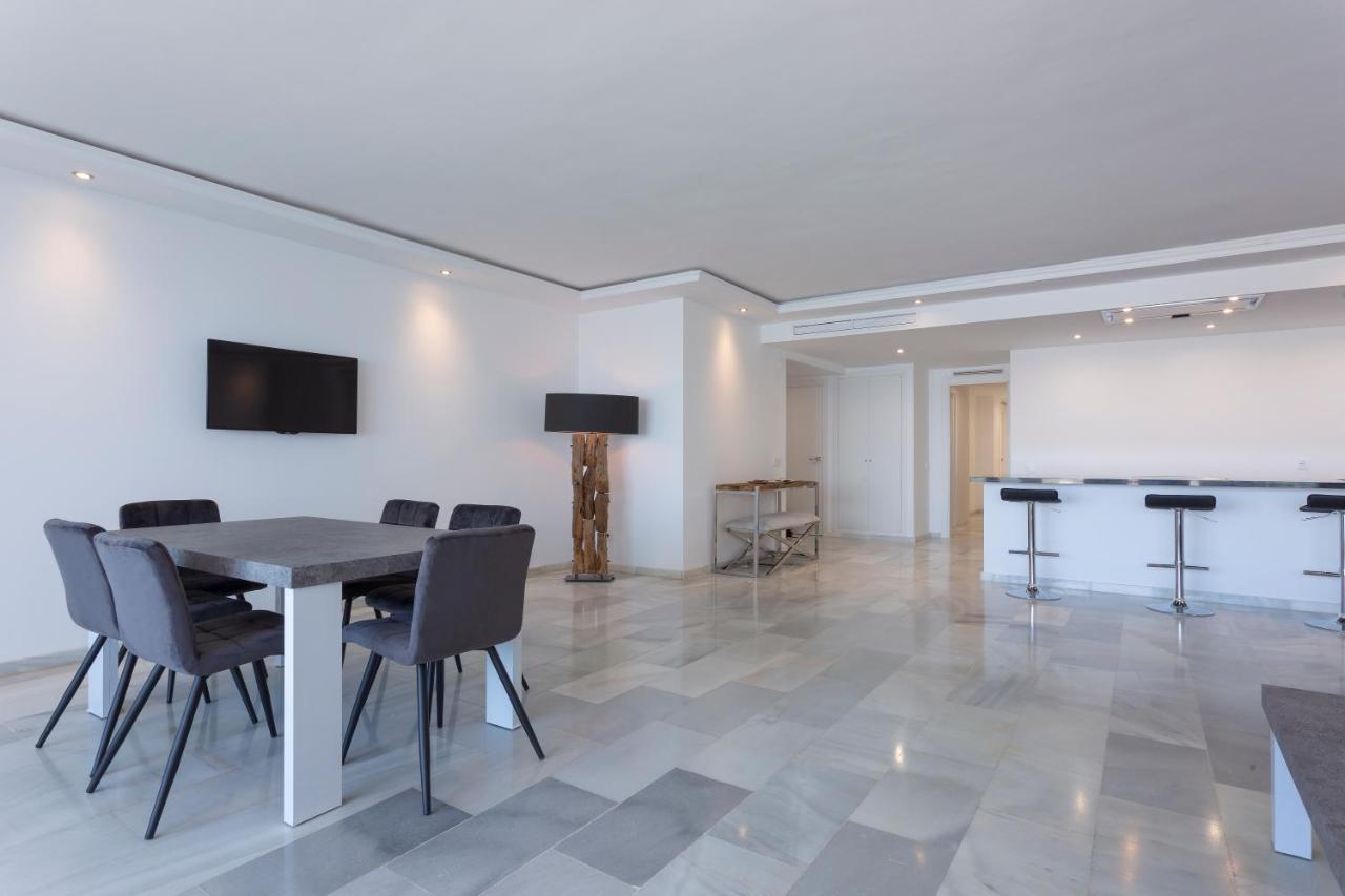 Three-Bedroom Deluxe Apartment