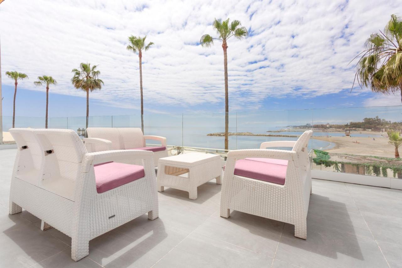 Deluxe Three-Bedroom Apartment Sea View