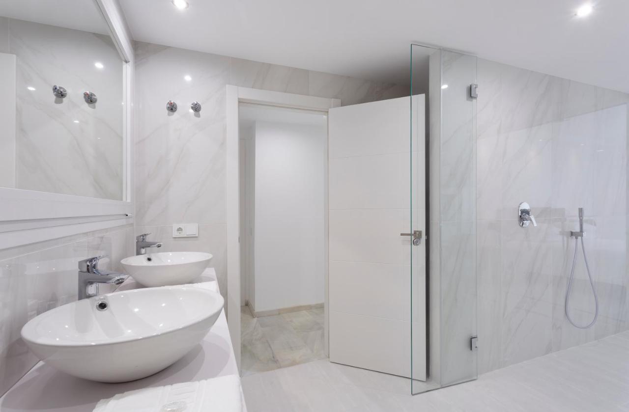 Three-Bedroom Deluxe Apartment