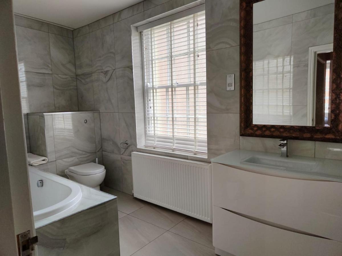 Deluxe King Suite