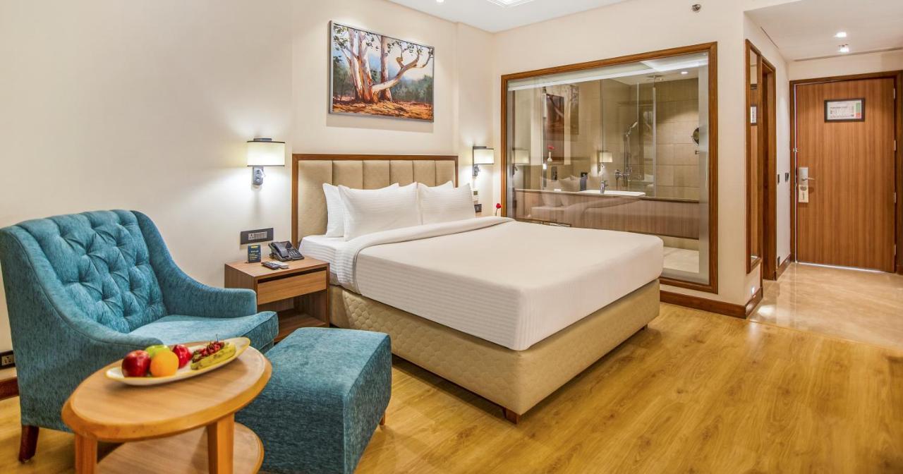 Deluxe King Bedroom