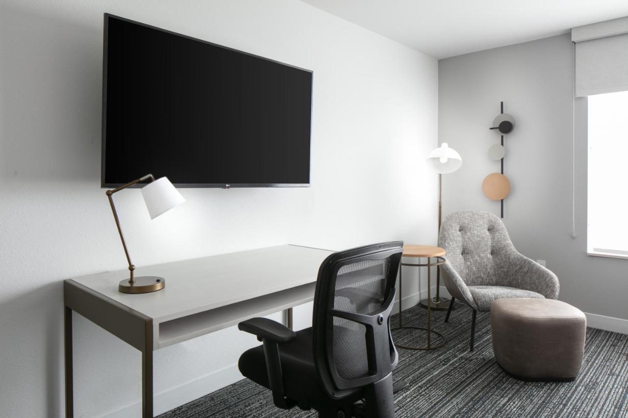 Studio with Two Queen Beds