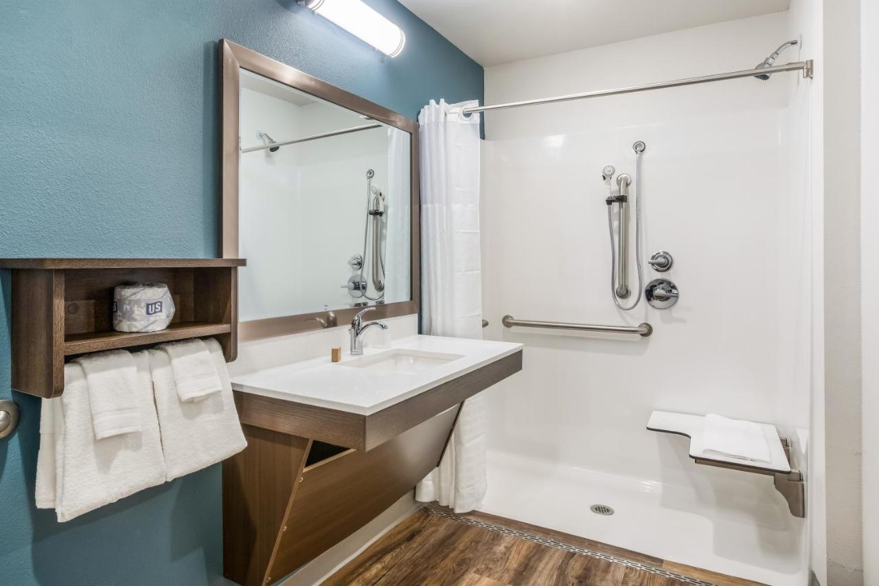 Quarto com Cama Queen-size e Chuveiro Acessível a Cadeirantes - Acessível para Hóspedes com Mobilidade Reduzida/Não Fumantes