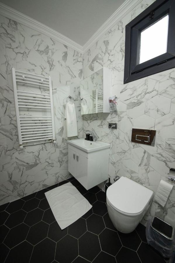 Çift Kişilik, Verandalı Oda
