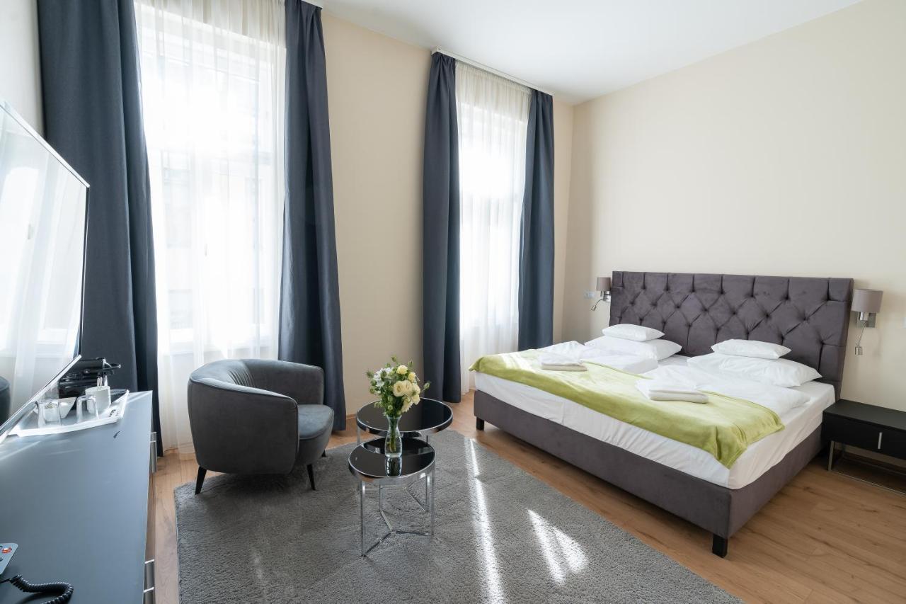 Deluxe King Room,1297307332:JPEG