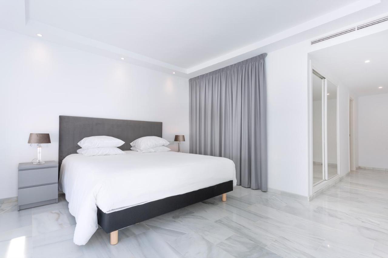 Deluxe Three-Bedroom Apartment City View Hot Tub