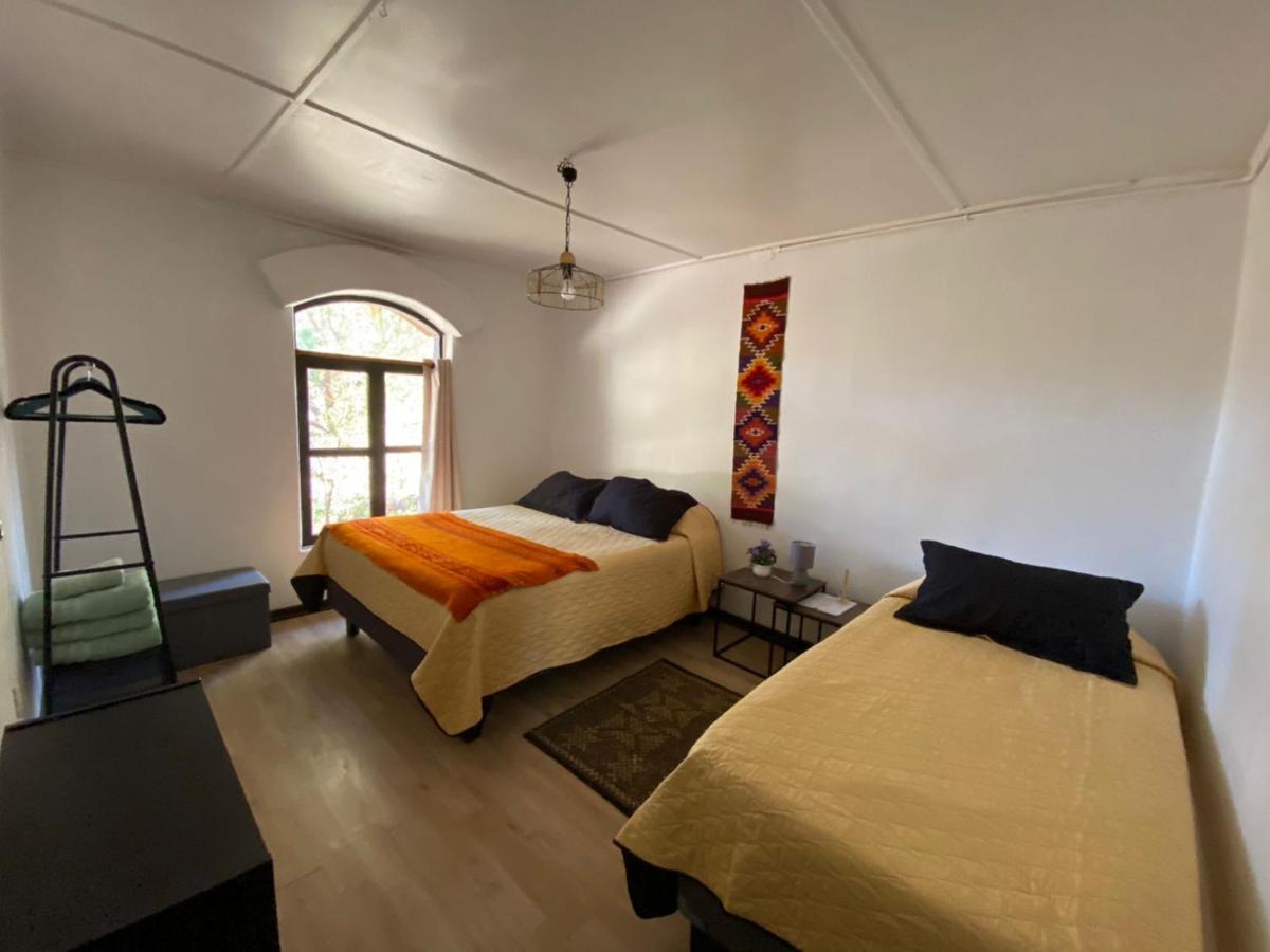 Quarto Triplo com Banheiro Privativo