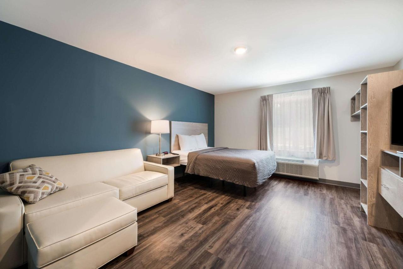 QUEEN SUITE WITH SOFA ACCESSIBLE
