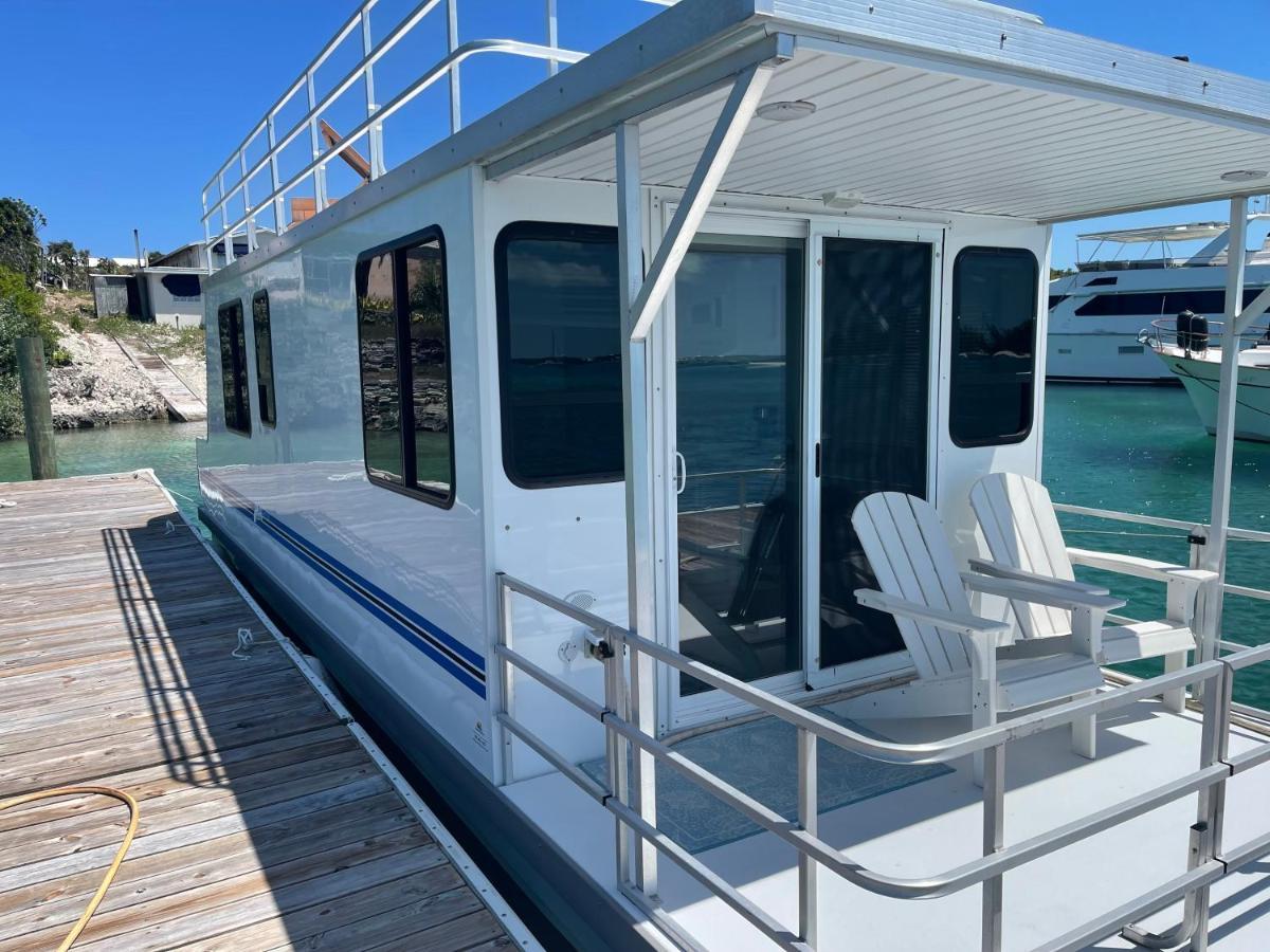 Houseboat Dockside