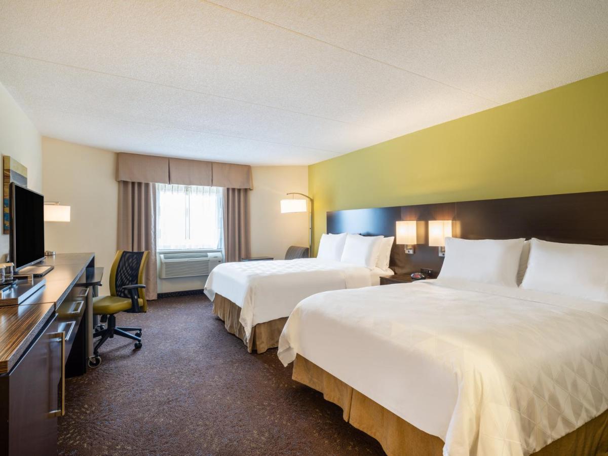 Standard Queen Room Two Queen Beds