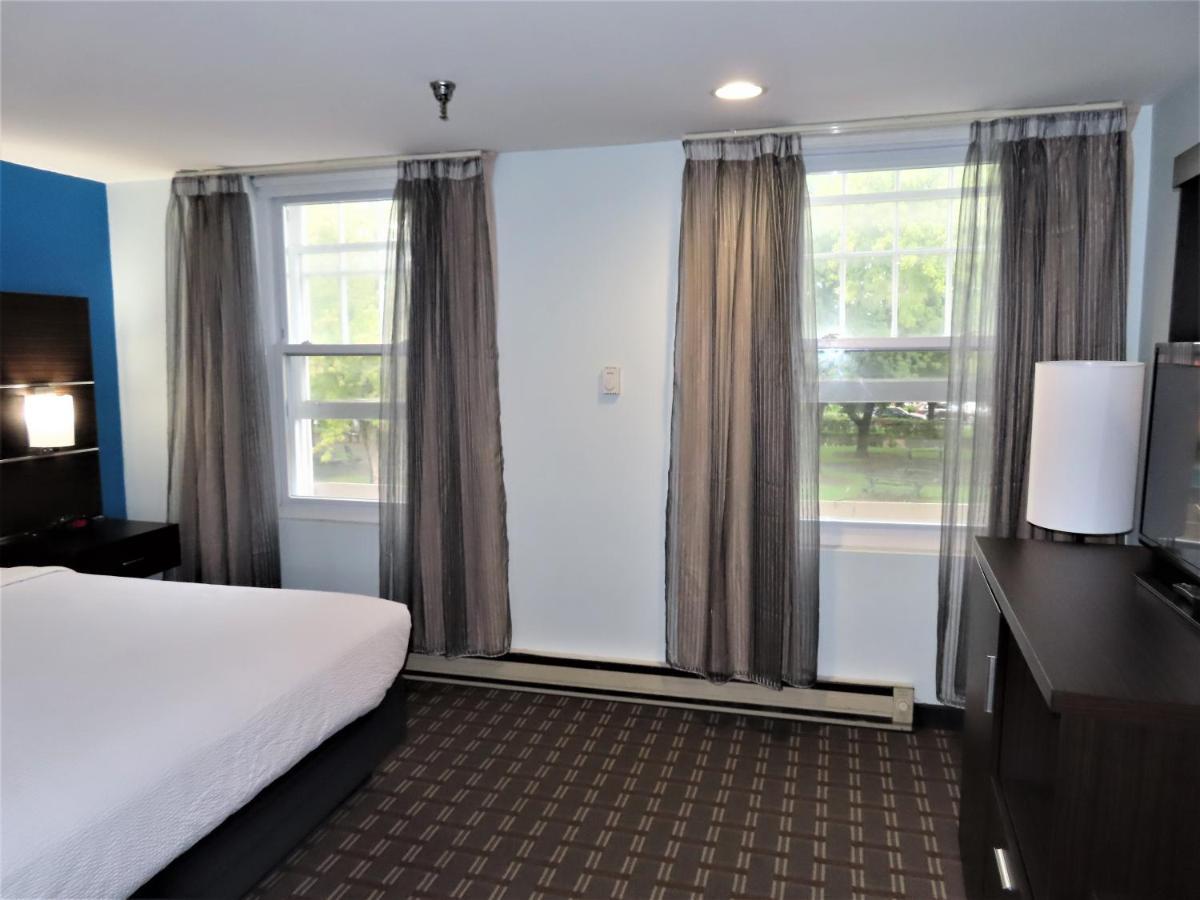 King Suite with Sofa Bed