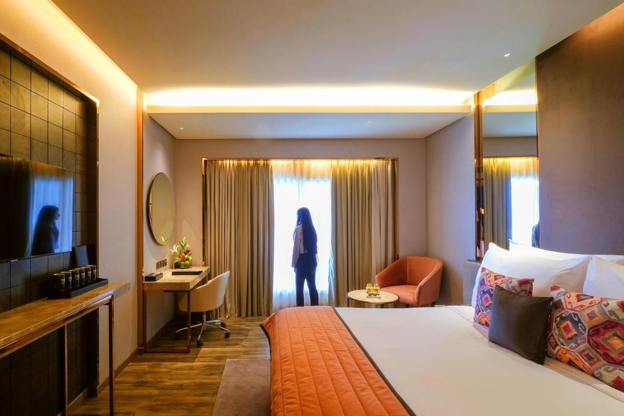 Luxury Hill View INR 1000 off on a 60min Spa Buy 1 1 complimentary IMFL drink between 5pm 7pm at Aqua on F&B Laundry,1300752556:JPEG