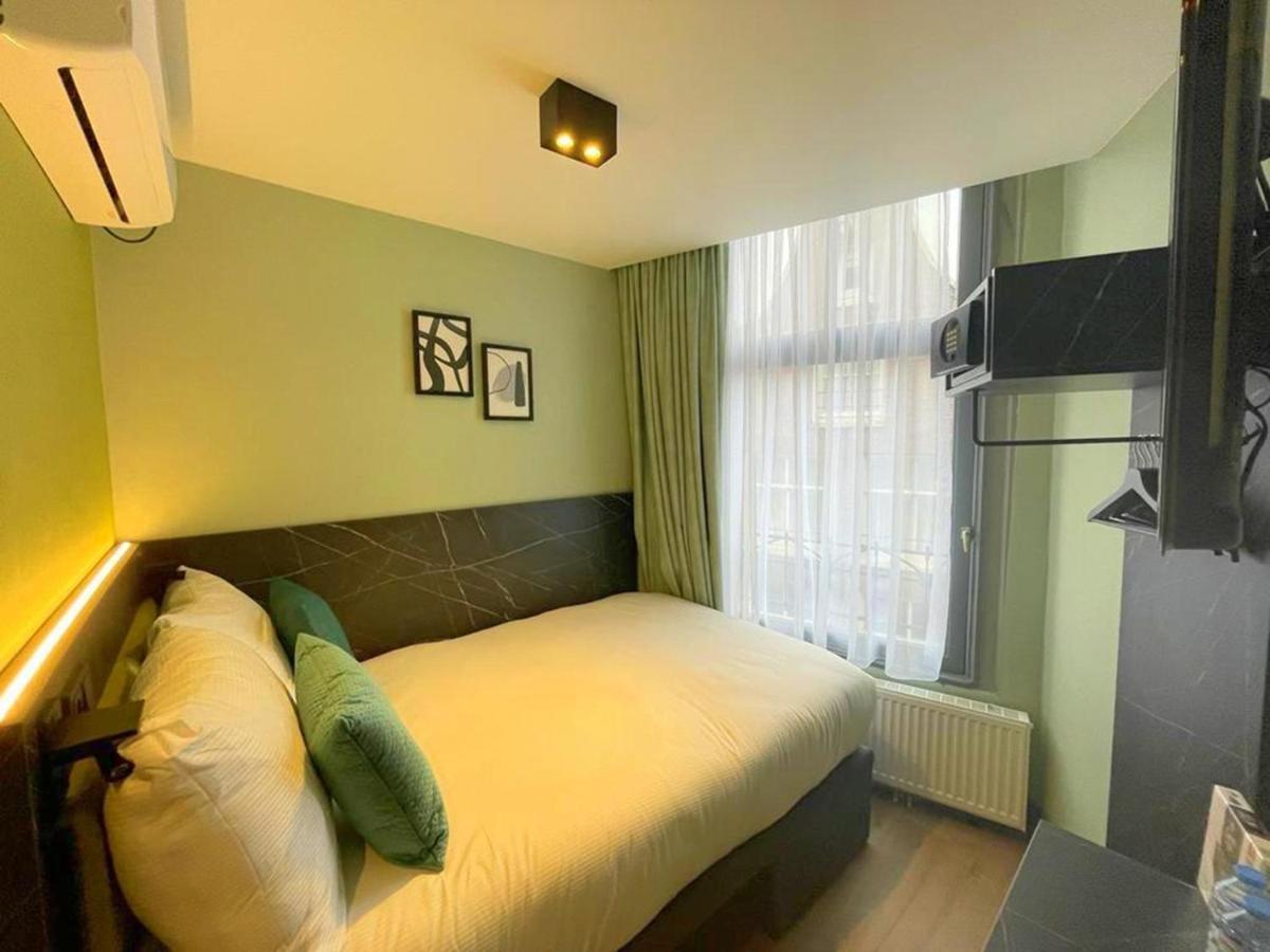 Small Double Room with Private Bathroom,1304329066:JPEG