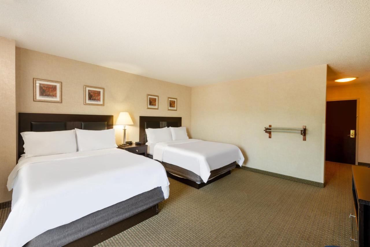 Queen Room with Two Queen Beds - Hearing Accessible/Non-Smoking