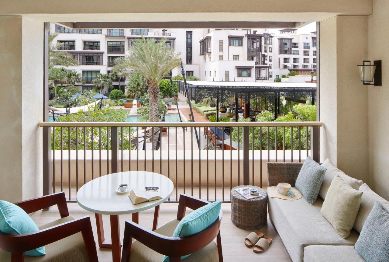 Resort Süit - havaalanı transferleri, süit avantajları ve plaj kulübü erişimi