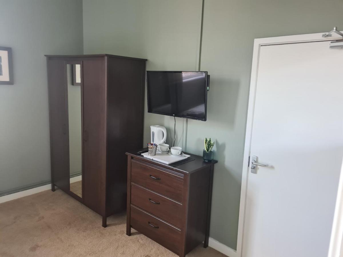 Standard Twin Room with Shared Bathroom