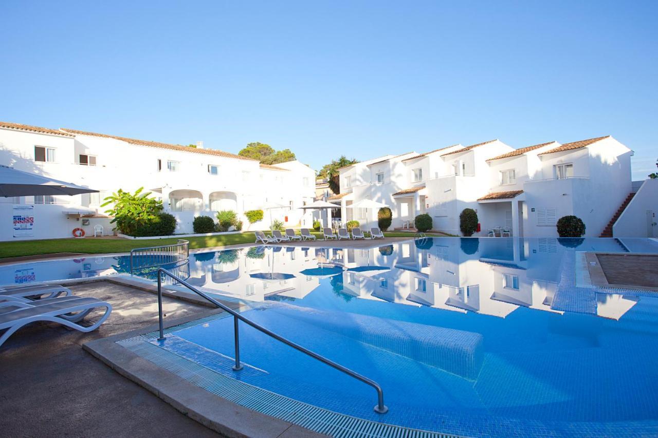 Apartment with Pool View