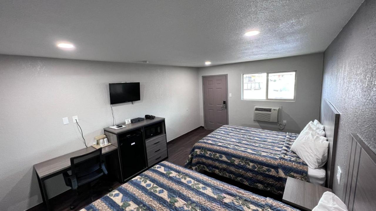 Double Room with Two Double Beds - Non-Smoking