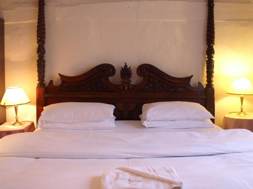Double or Twin Room with Private Bathroom