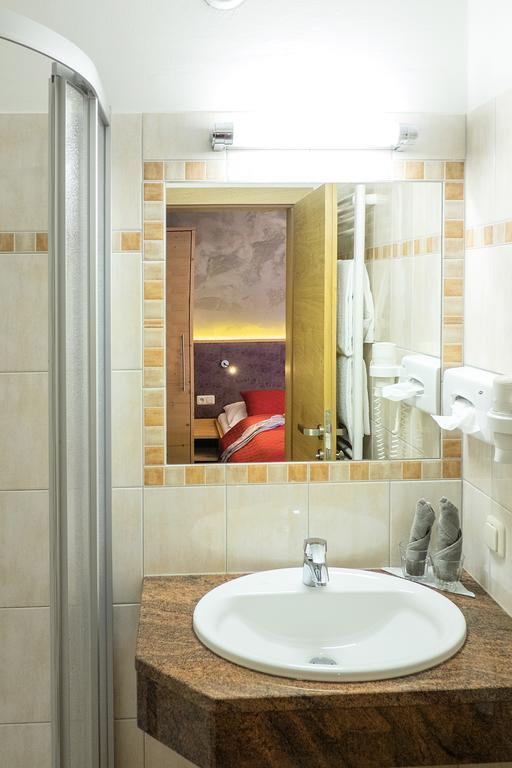 Single Room,437713554:JPEG