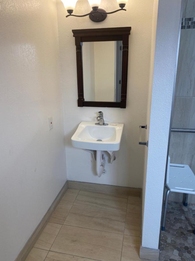 Queen Room - Disability Access