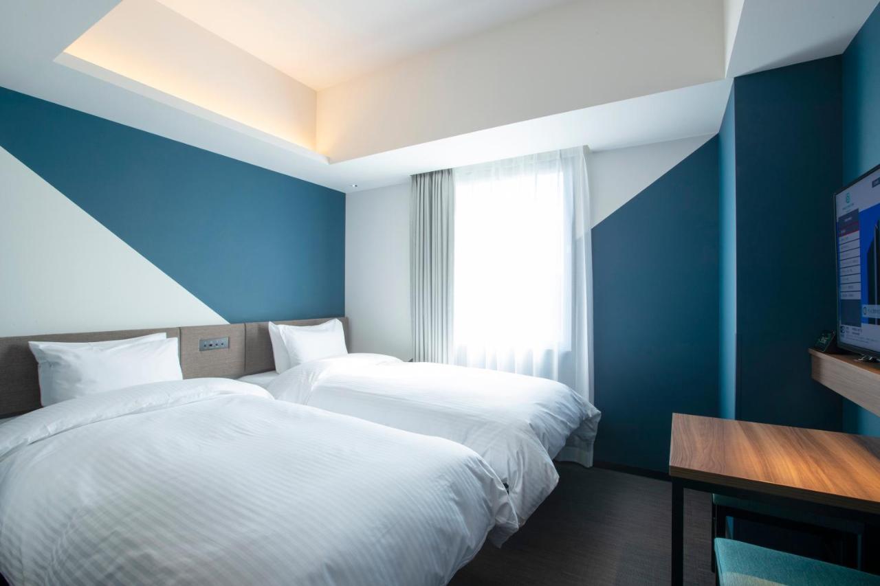 Standard Twin Room with Complimentary Breakfast - Non-Smoking