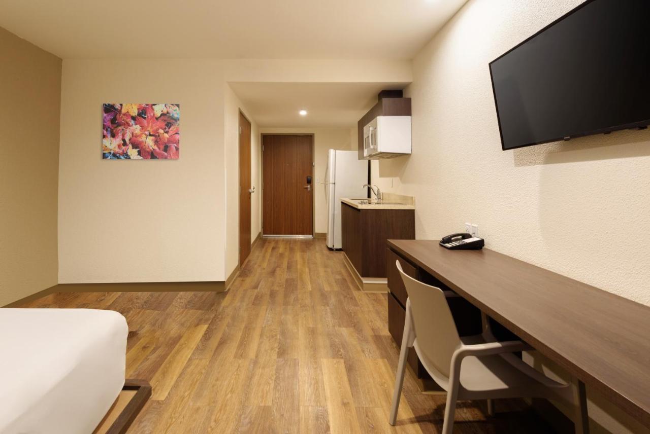 Queen Suite with Two Queen Beds
