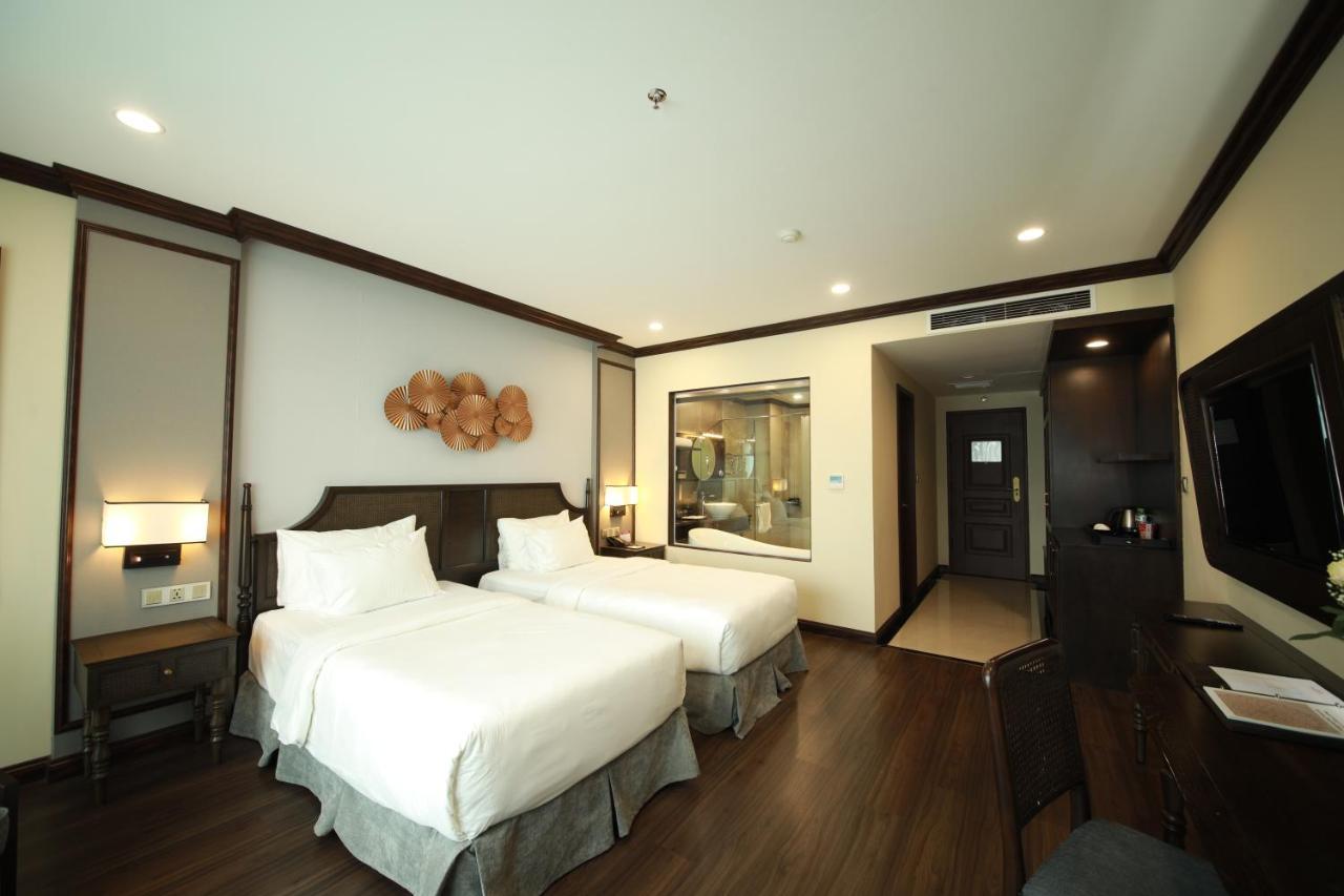 Grand Deluxe Twin Room with Balcony (Indochine Wing)
