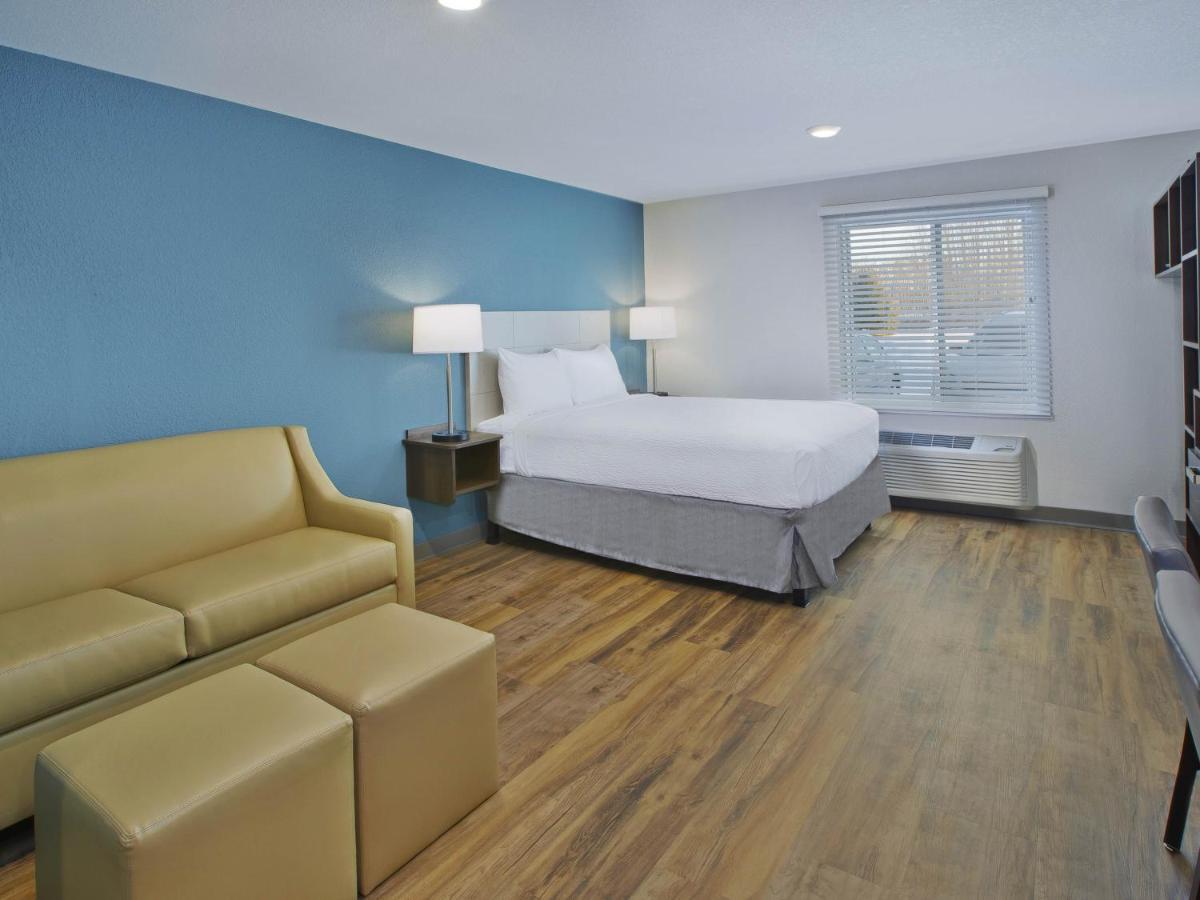 Queen Room with Sofa Bed - Non-Smoking