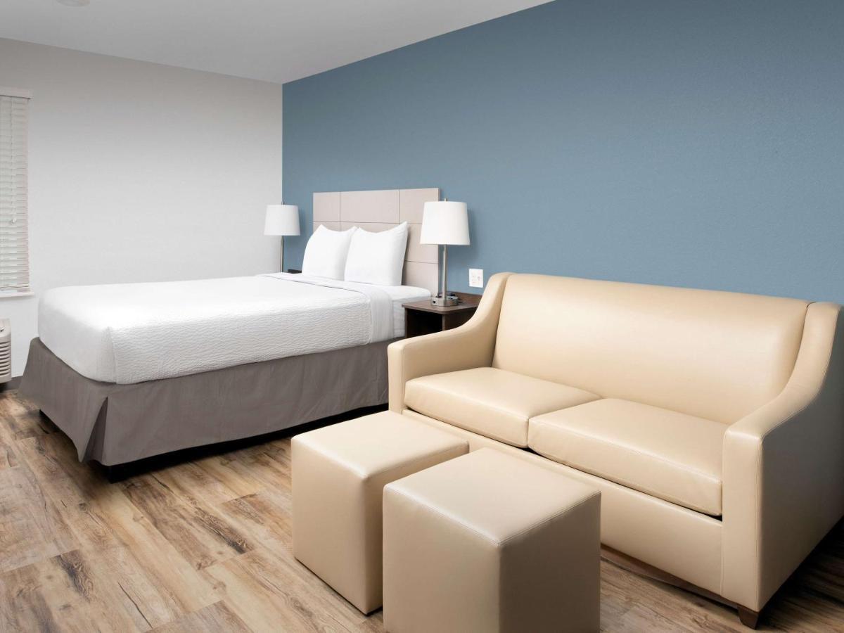 Queen Room with Sofa Bed - Non-Smoking