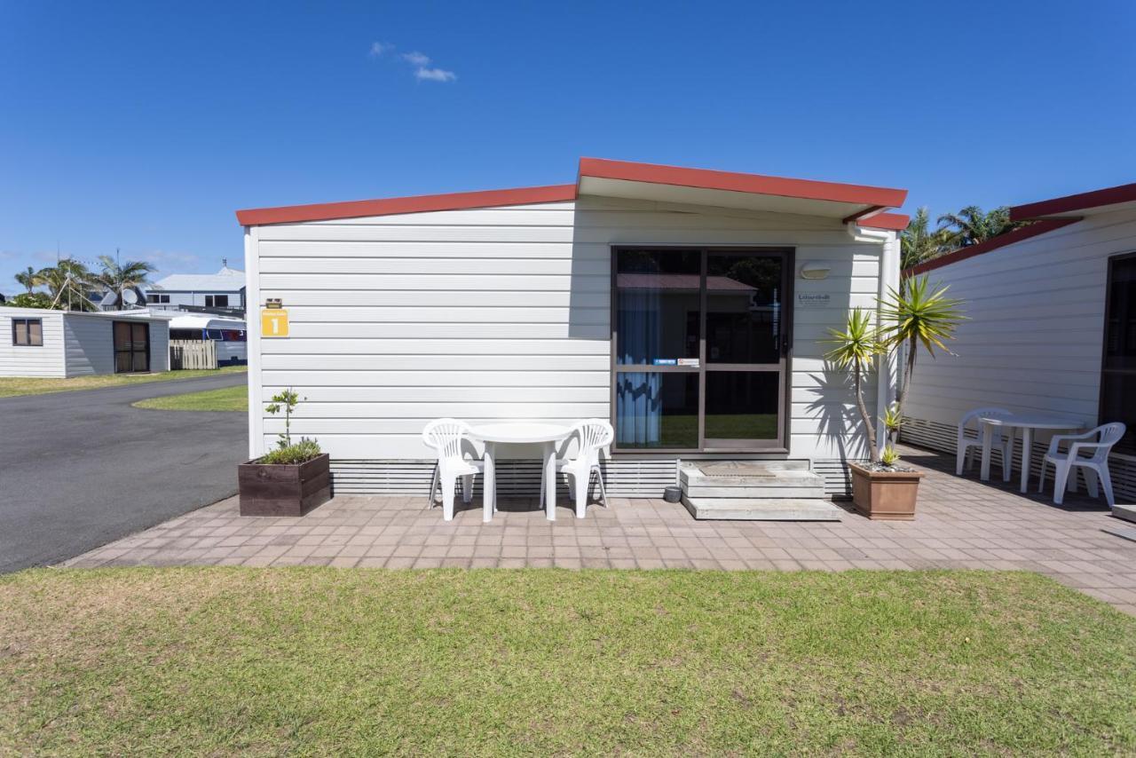 Deluxe Cabin with Kitchen and Shared Bathroom