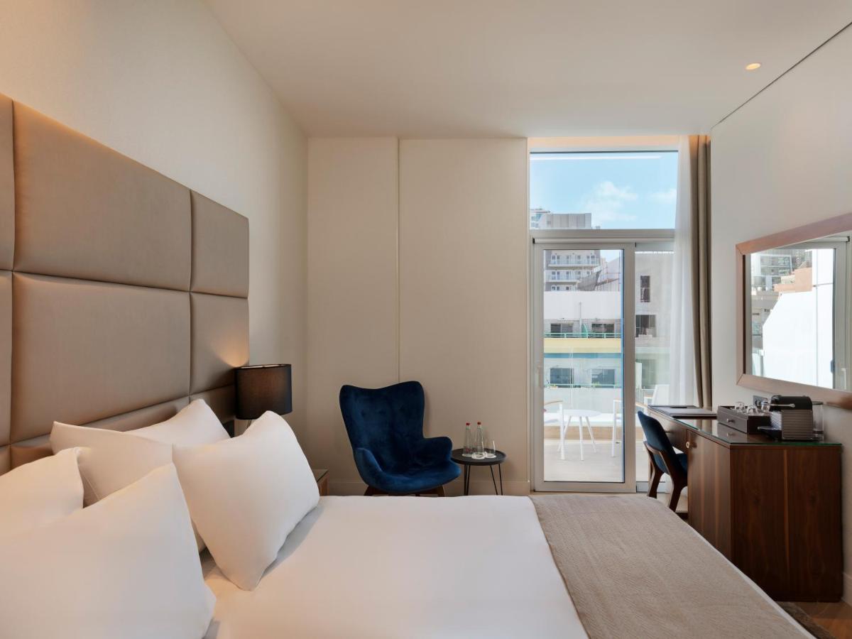 Deluxe Double Room with Side Sea View